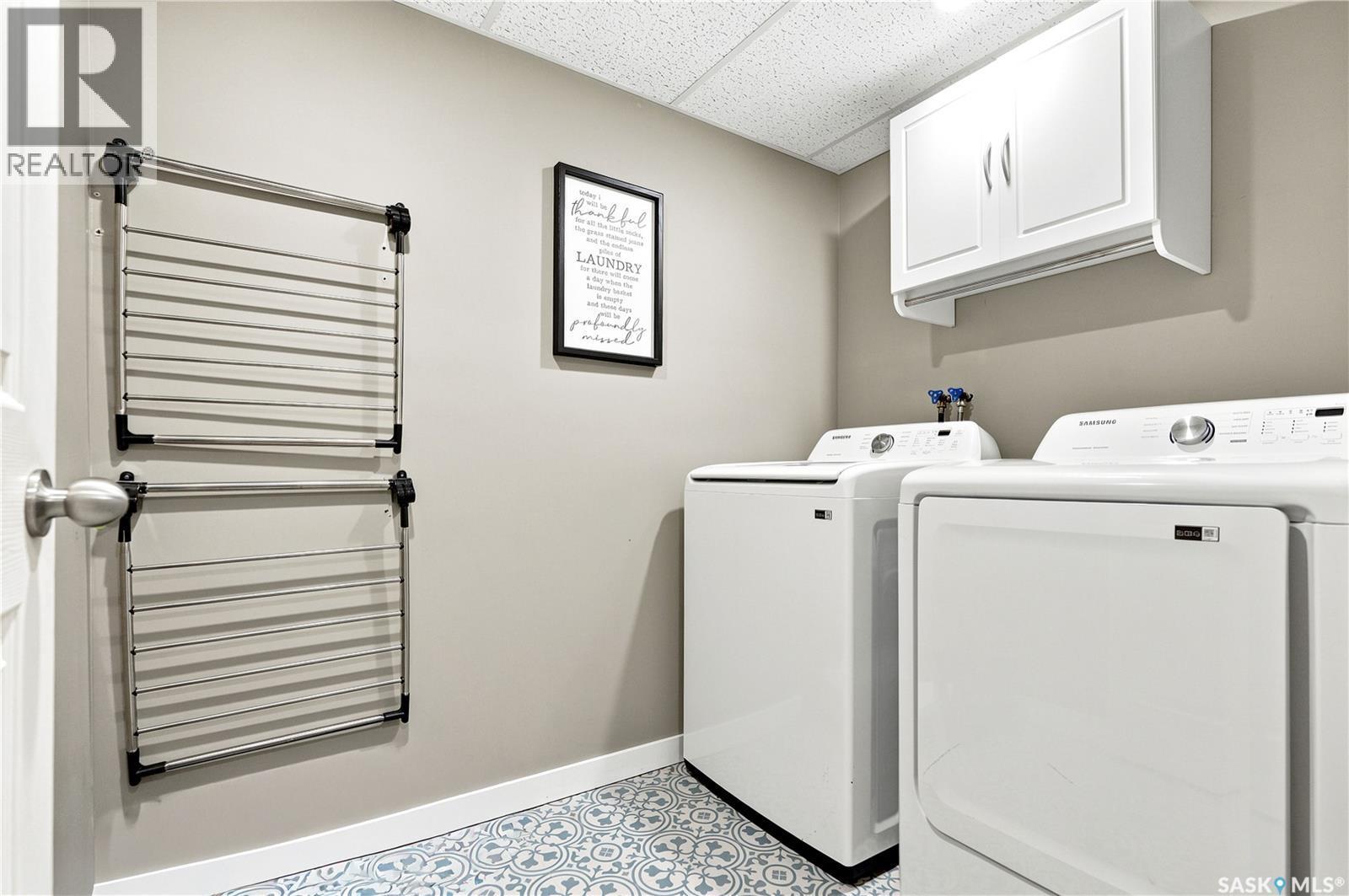 239 Manning Crescent, Saskatoon, SK - Indoor Photo Showing Laundry Room