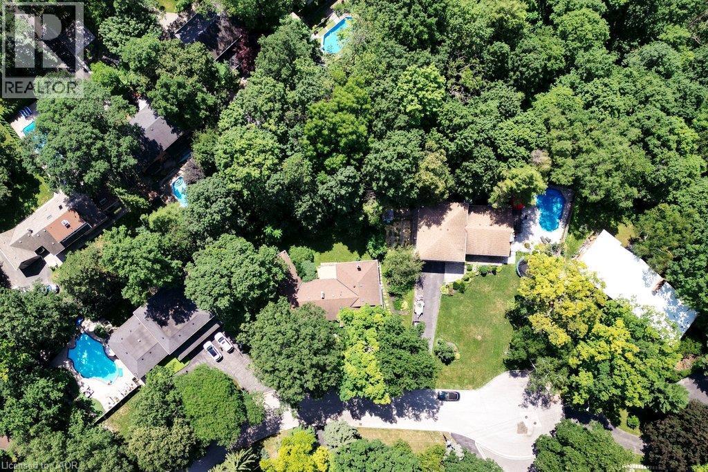 view of surrounding homes - 44 Colquhoun Crescent, Hamilton, ON - Outdoor