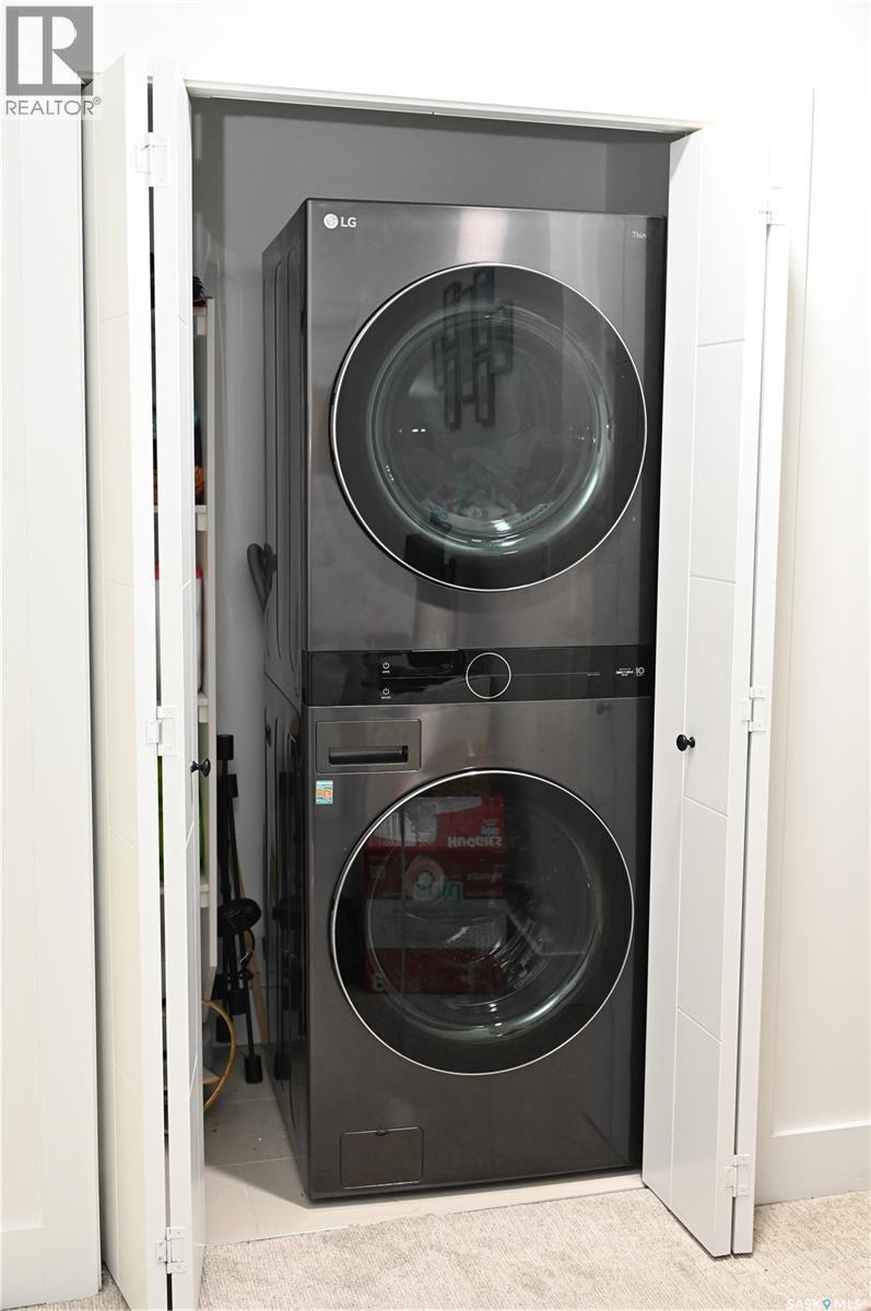 148 Rosewood Boulevard E, Saskatoon, SK - Indoor Photo Showing Laundry Room