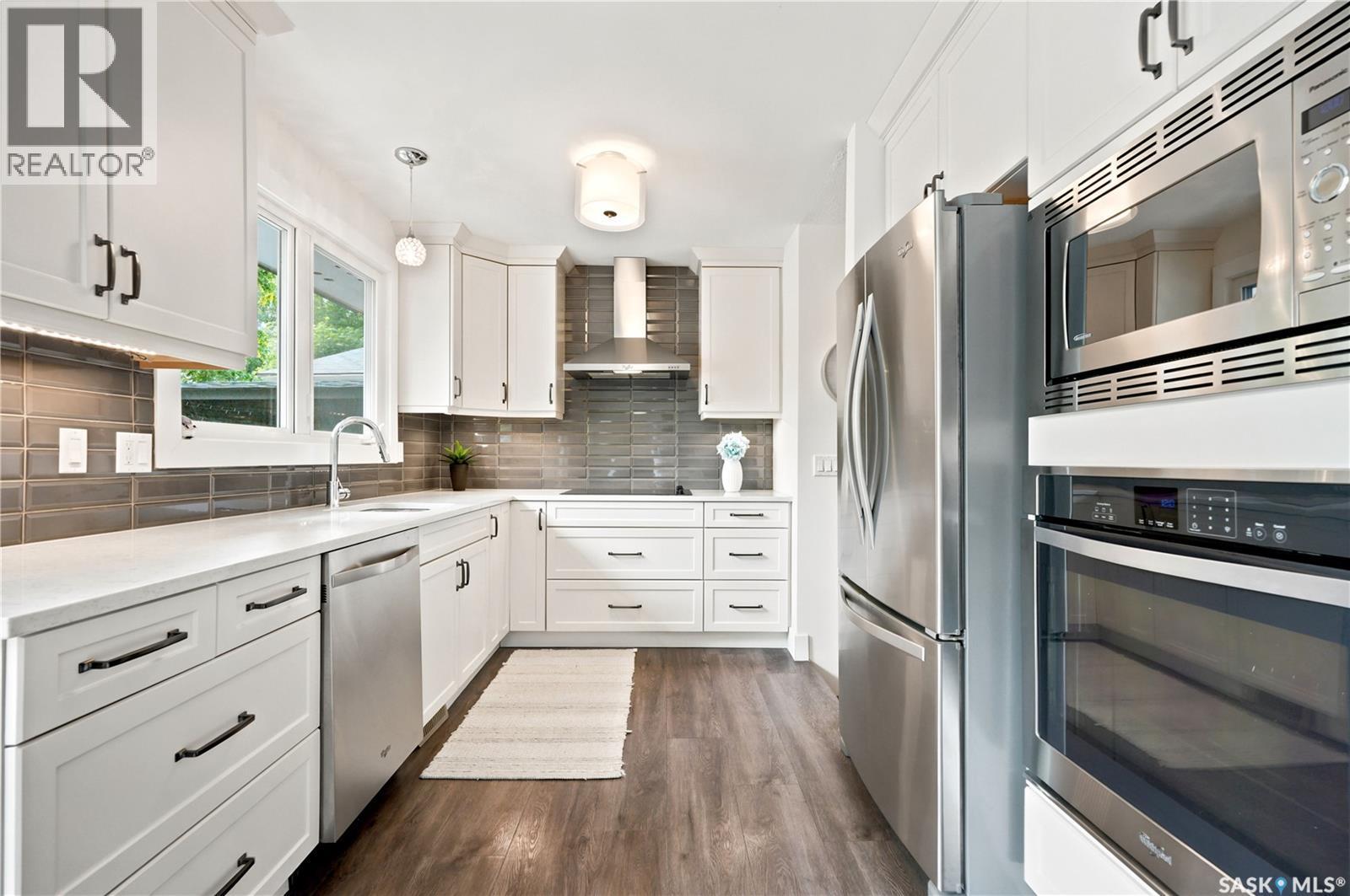 116 Mcmaster Crescent, Saskatoon, SK - Indoor Photo Showing Kitchen With Upgraded Kitchen