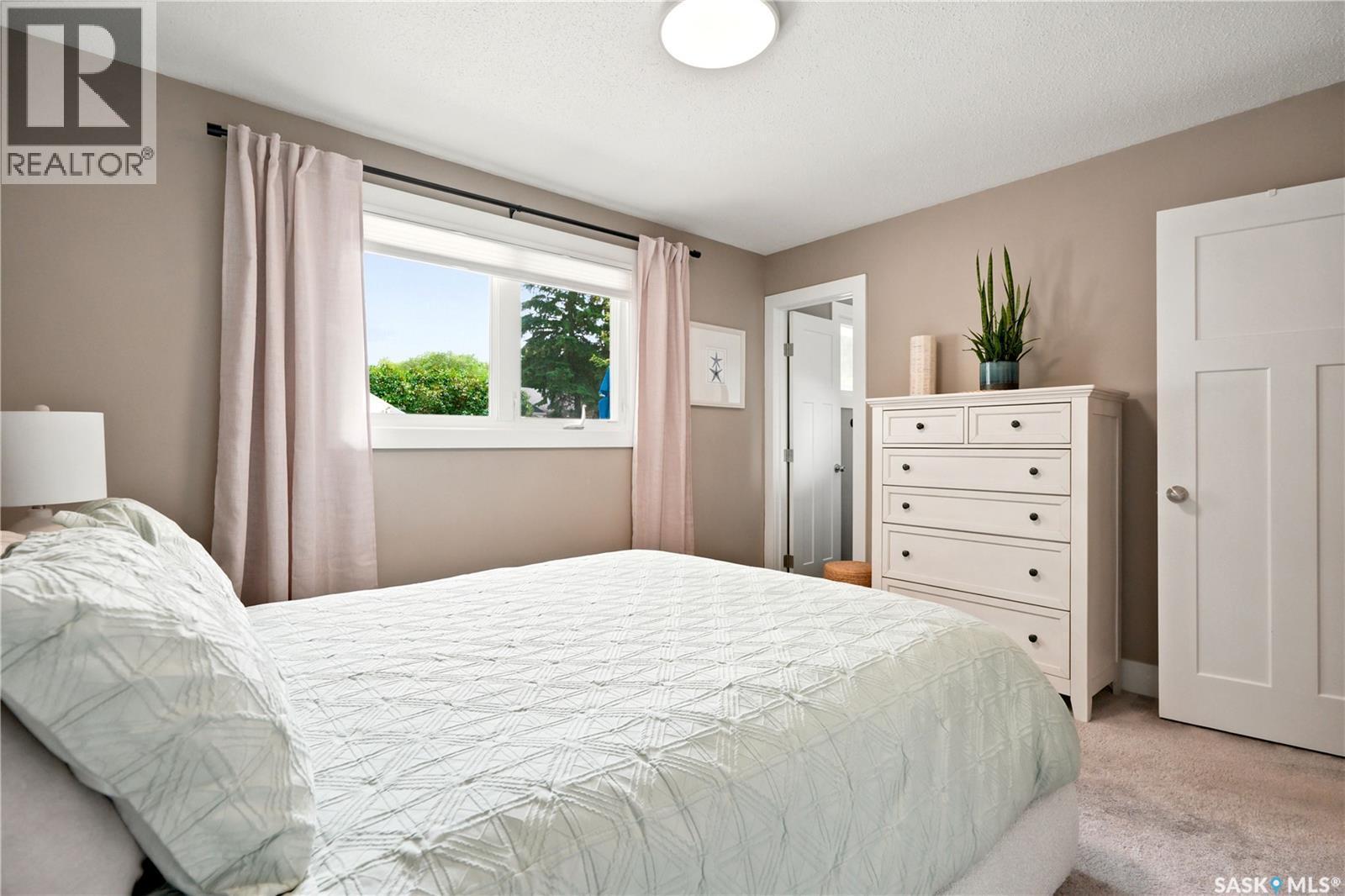 116 Mcmaster Crescent, Saskatoon, SK - Indoor Photo Showing Bedroom