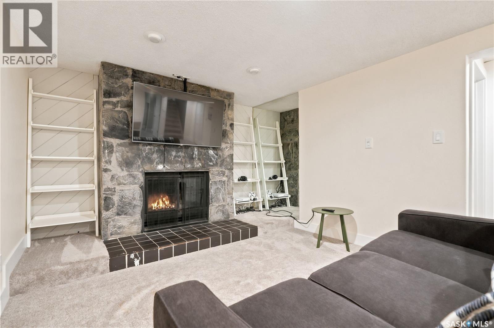 116 Mcmaster Crescent, Saskatoon, SK - Indoor Photo Showing Living Room With Fireplace
