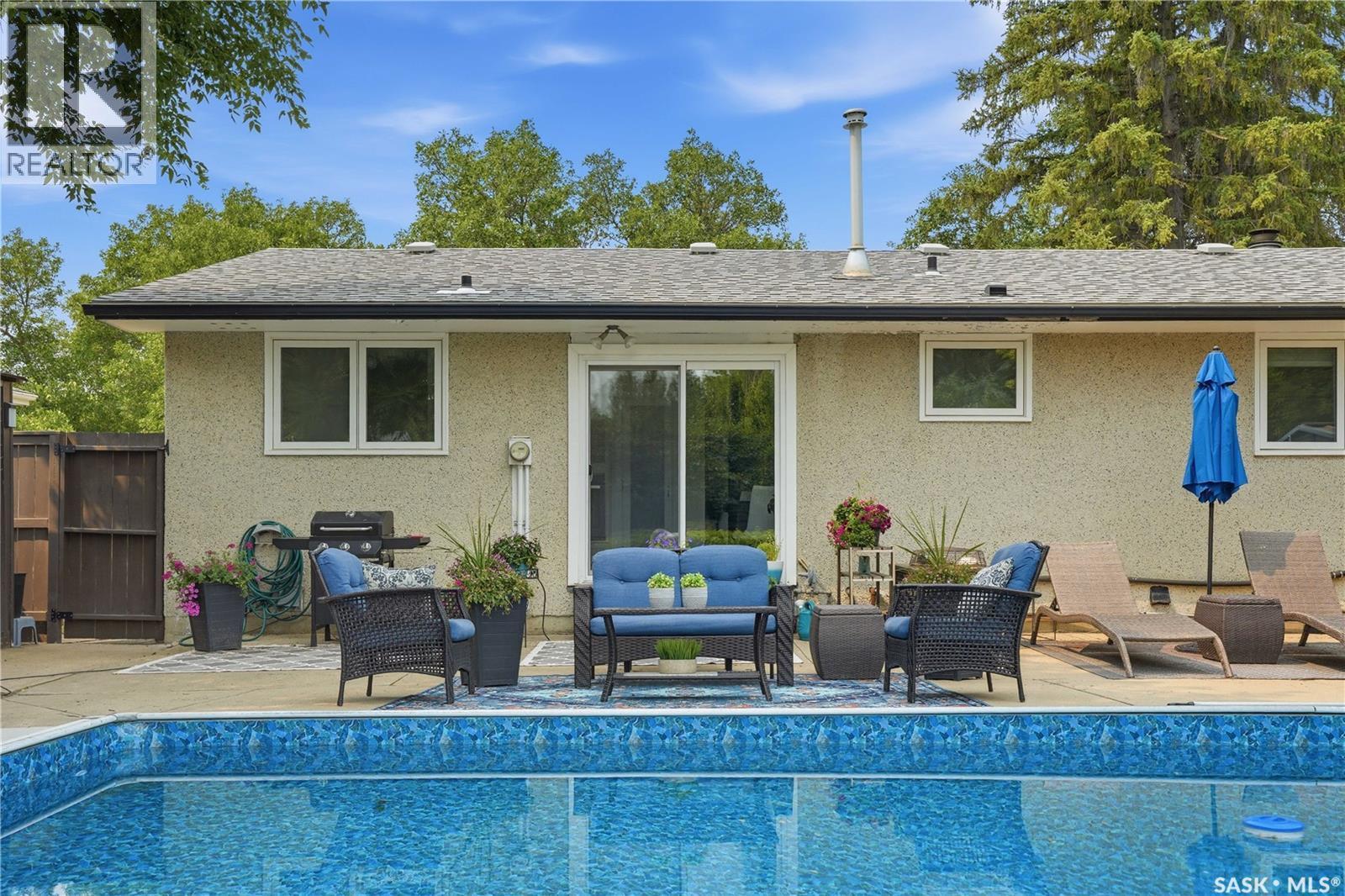 116 Mcmaster Crescent, Saskatoon, SK - Outdoor With In Ground Pool With Deck Patio Veranda