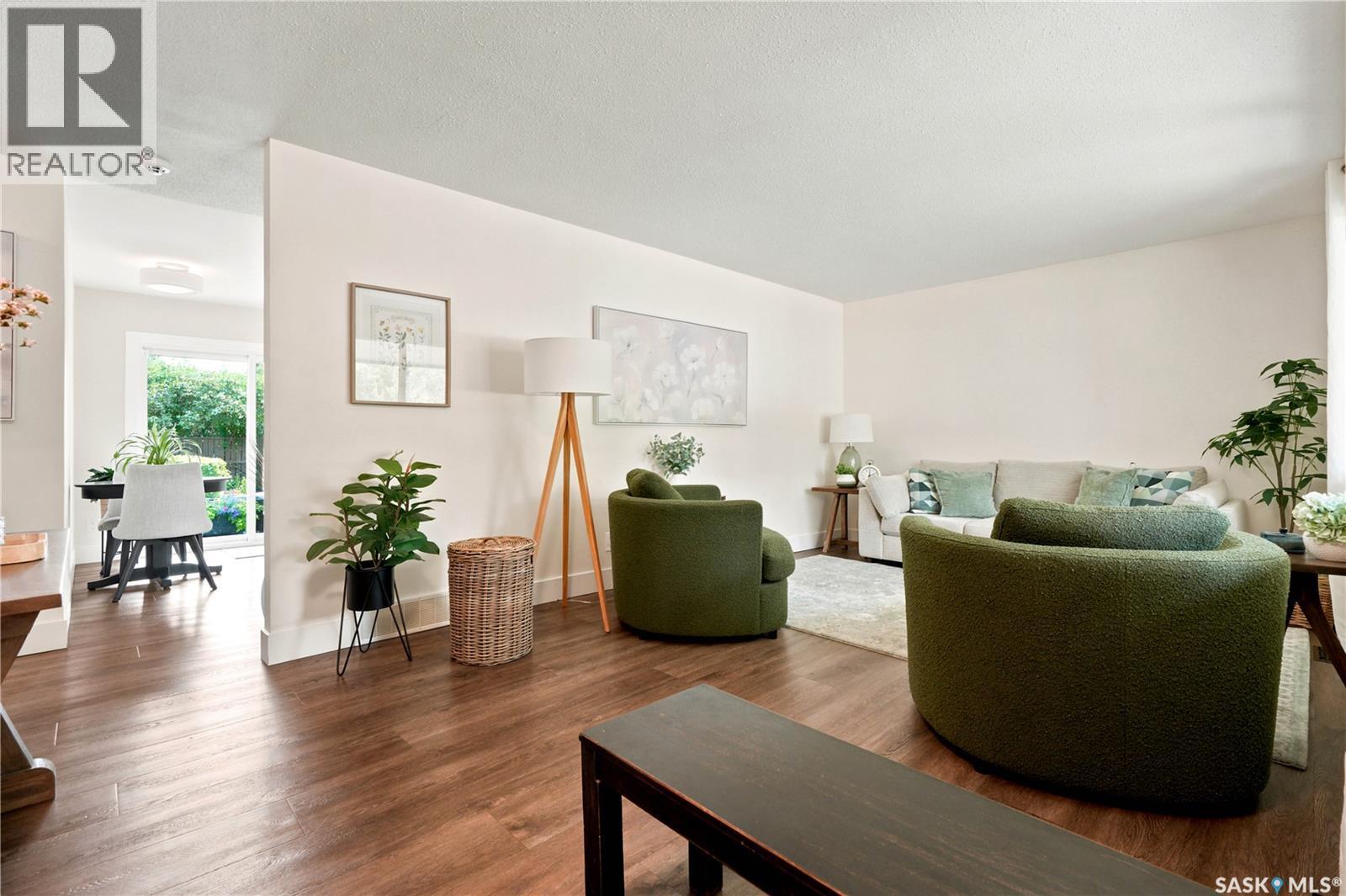 116 Mcmaster Crescent, Saskatoon, SK - Indoor Photo Showing Living Room