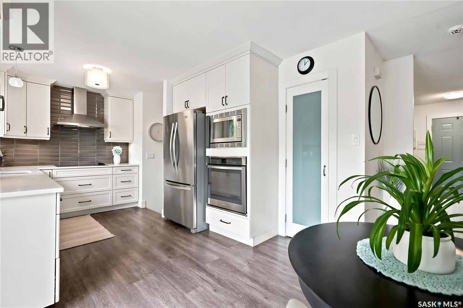116 Mcmaster Crescent, Saskatoon, SK - Indoor Photo Showing Kitchen With Upgraded Kitchen