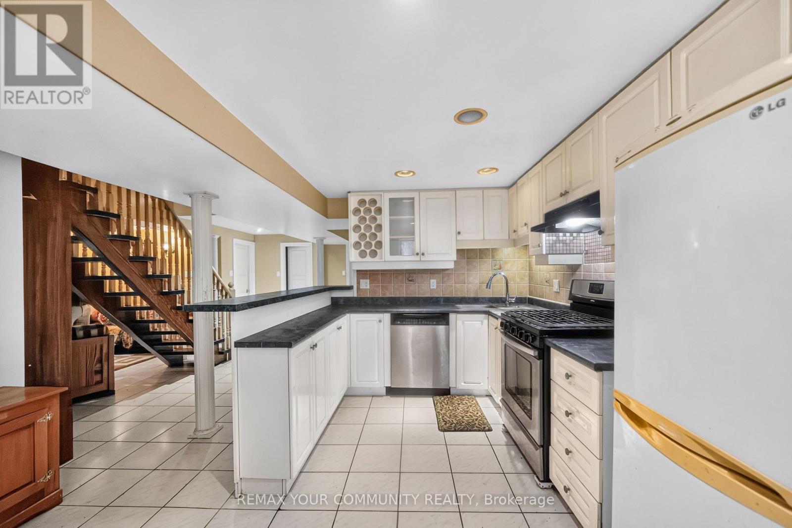 79 Westhampton Drive, Vaughan, ON - Indoor Photo Showing Kitchen