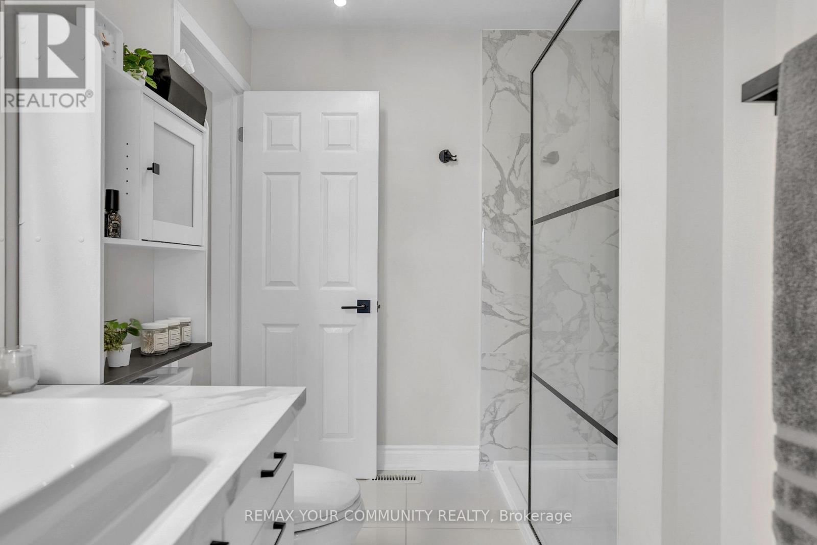92 Sandringham Drive, Barrie, ON - Indoor Photo Showing Bathroom