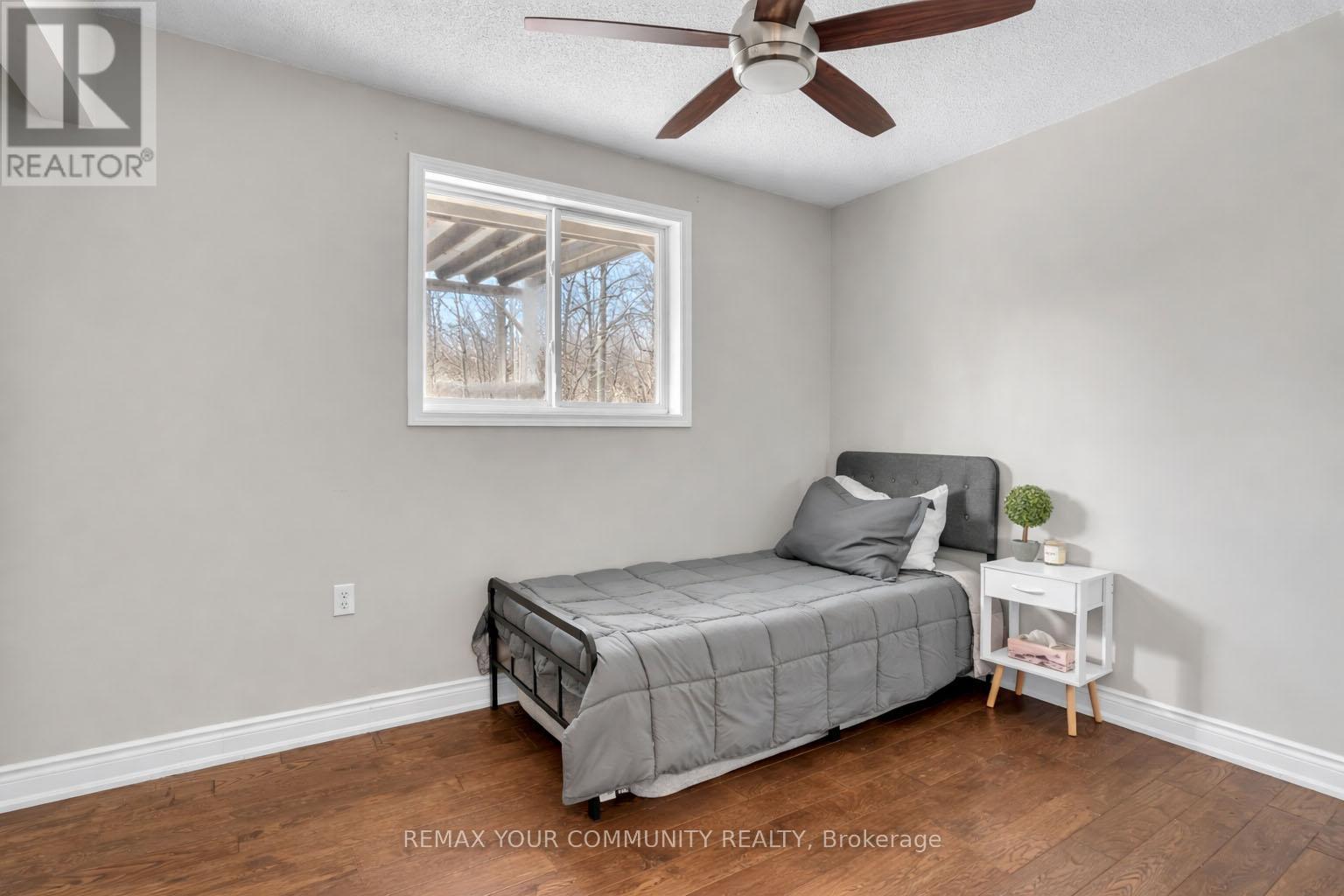 92 Sandringham Drive, Barrie, ON - Indoor Photo Showing Bedroom