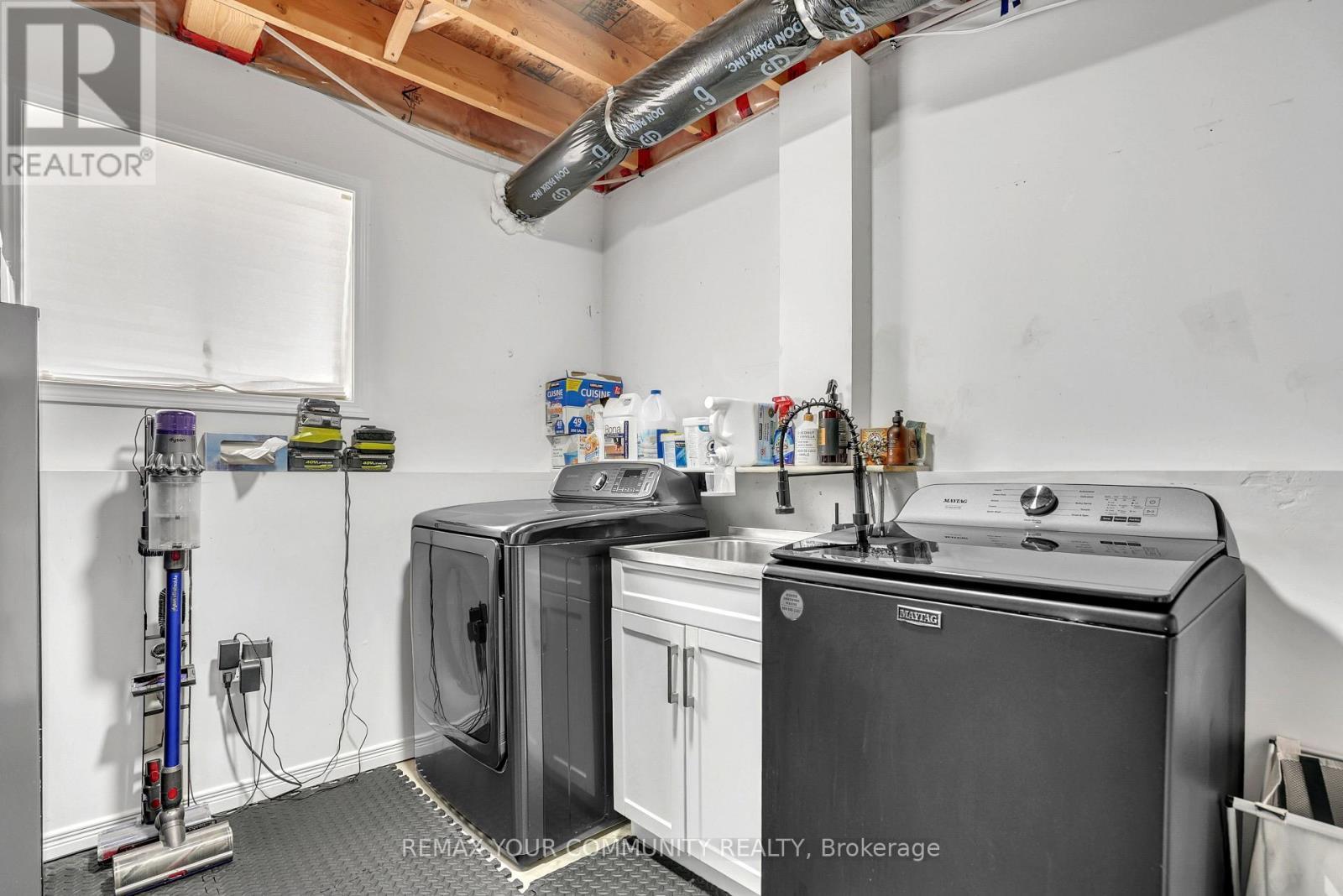 92 Sandringham Drive, Barrie, ON - Indoor Photo Showing Laundry Room