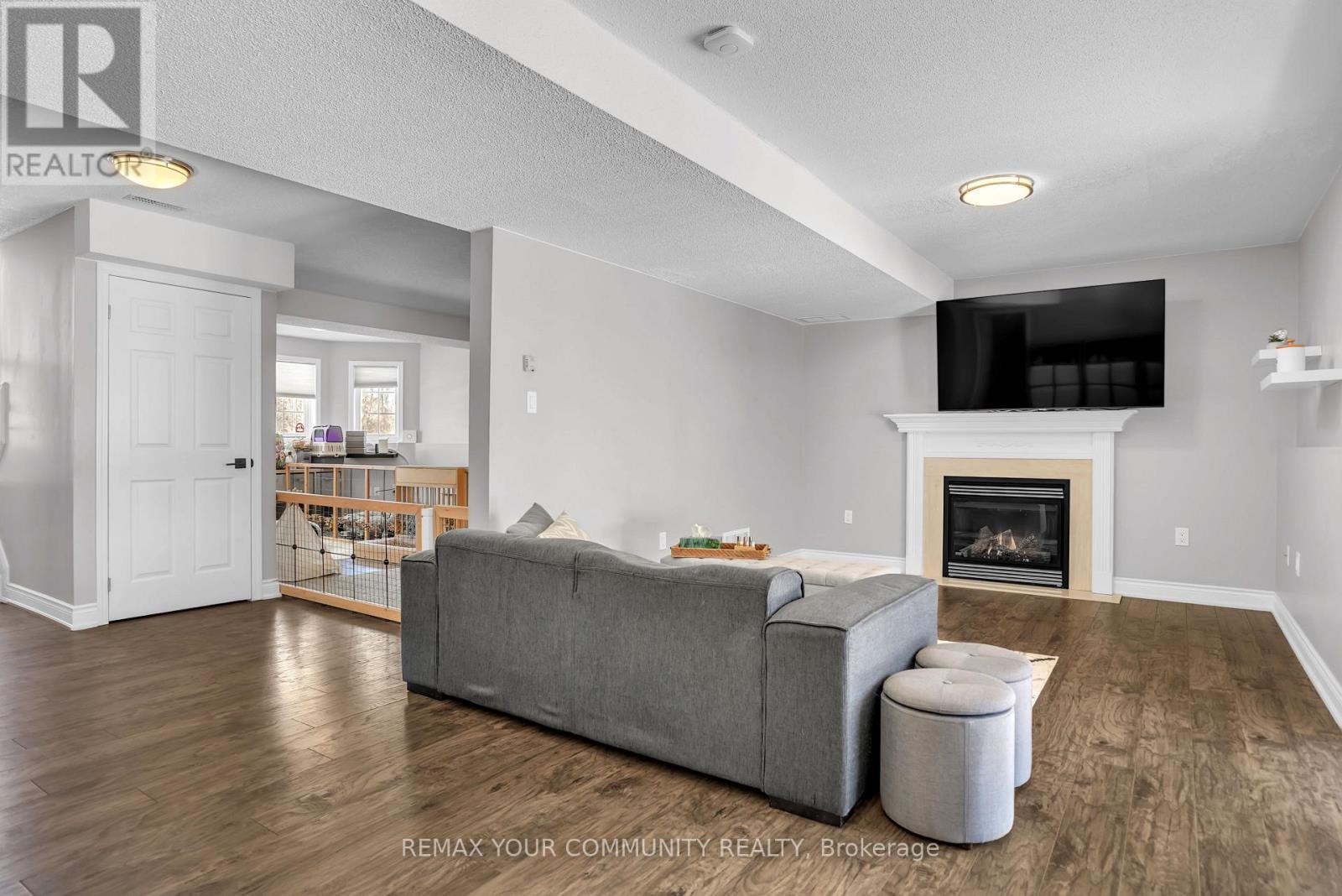 92 Sandringham Drive, Barrie, ON - Indoor Photo Showing Living Room With Fireplace