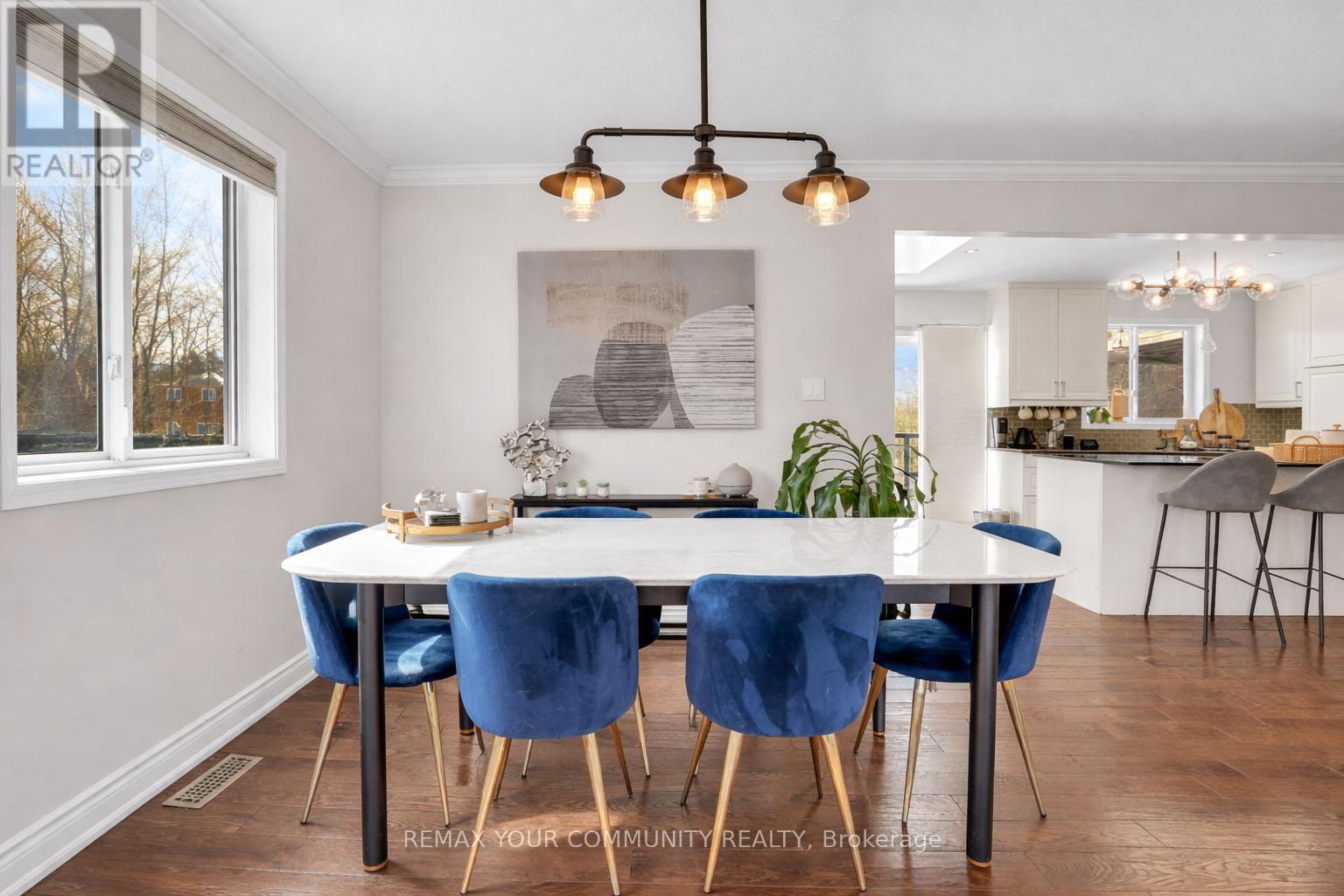 92 Sandringham Drive, Barrie, ON - Indoor Photo Showing Dining Room