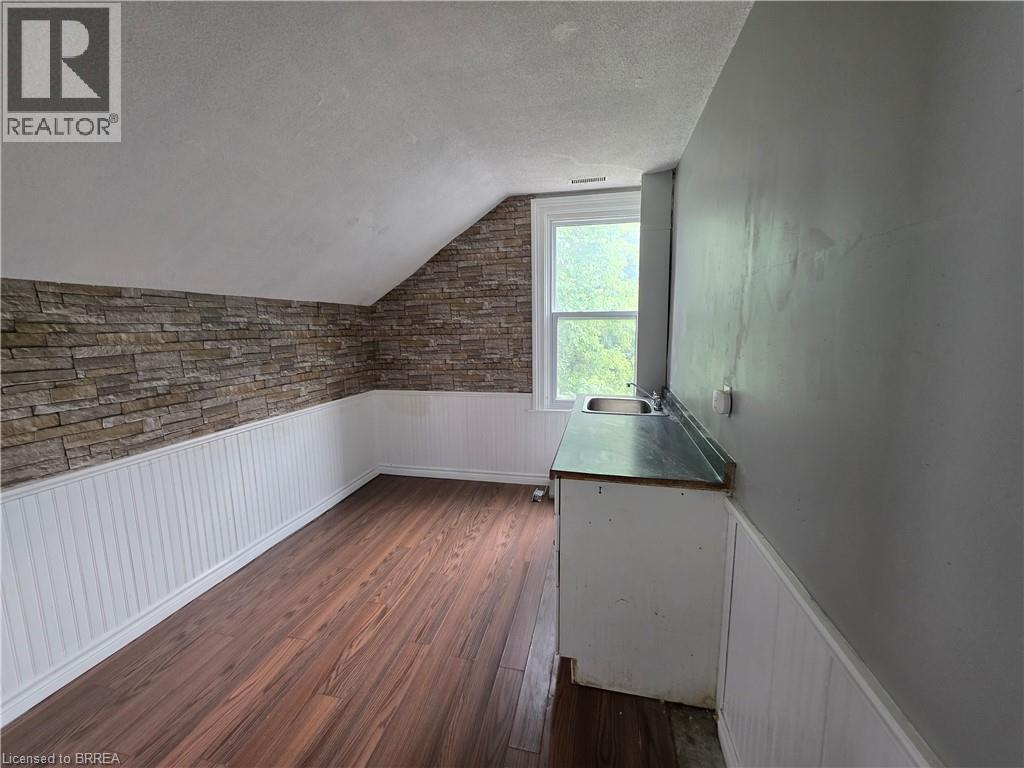 109 Sydenham Street, Brantford, ON - Indoor Photo Showing Other Room