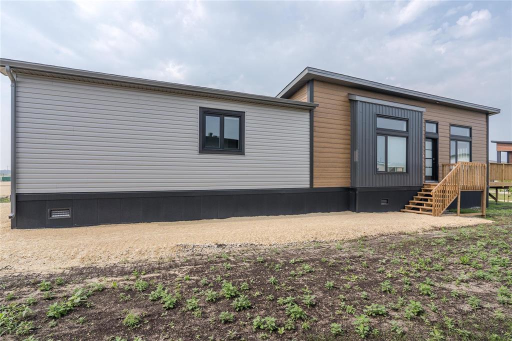 130 Prairie Oak Drive, Mitchell, MB - Outdoor