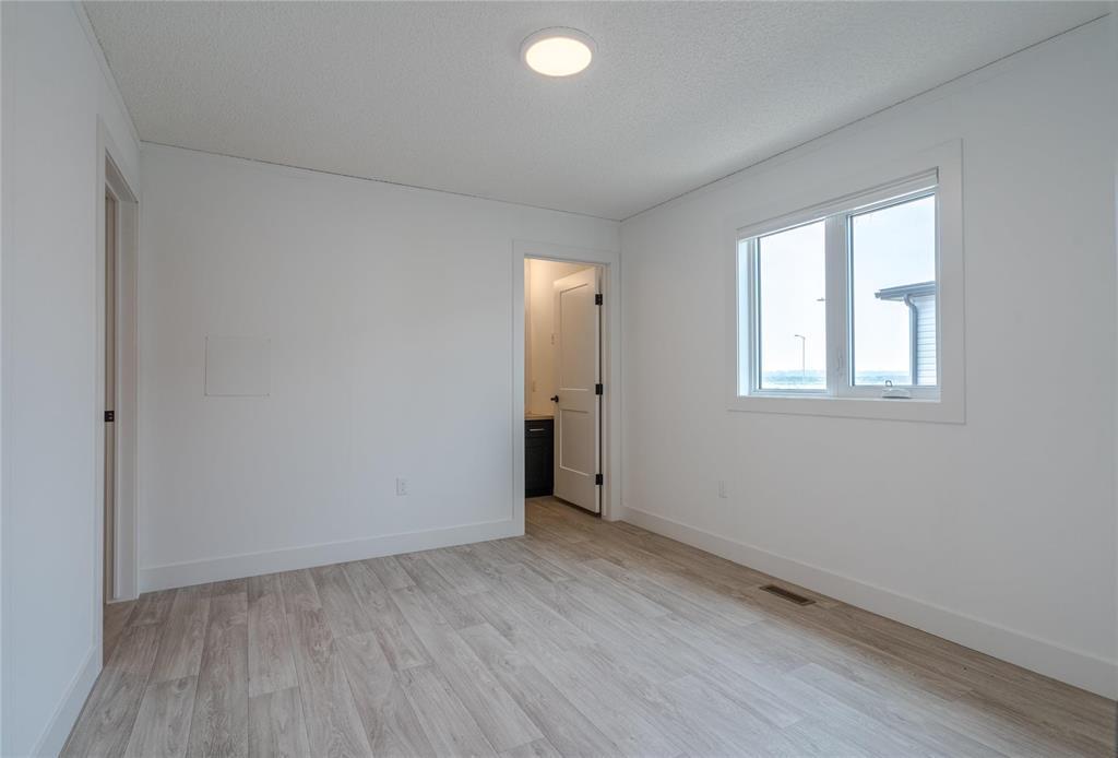 130 Prairie Oak Drive, Mitchell, MB - Indoor Photo Showing Other Room