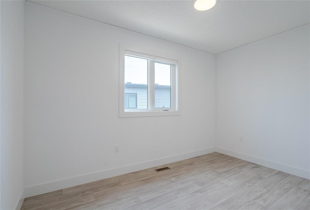 130 Prairie Oak Drive, Mitchell, MB - Indoor Photo Showing Other Room