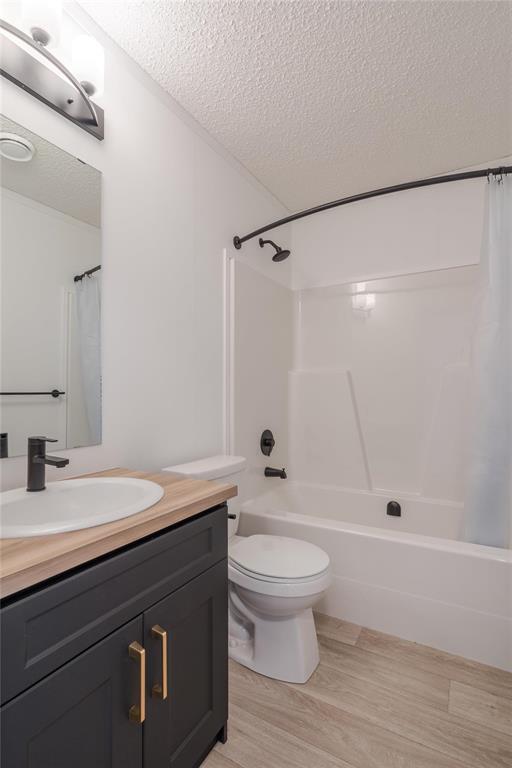 130 Prairie Oak Drive, Mitchell, MB - Indoor Photo Showing Bathroom