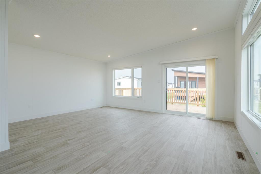 130 Prairie Oak Drive, Mitchell, MB - Indoor Photo Showing Other Room