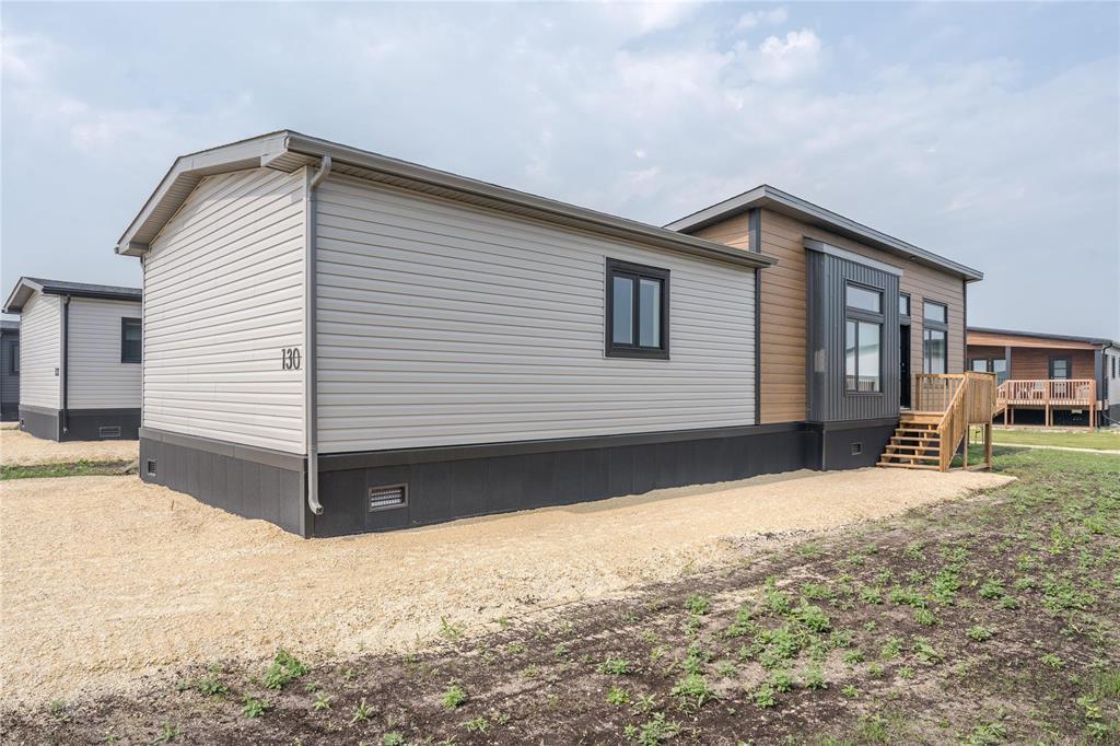130 Prairie Oak Drive, Mitchell, MB - Outdoor