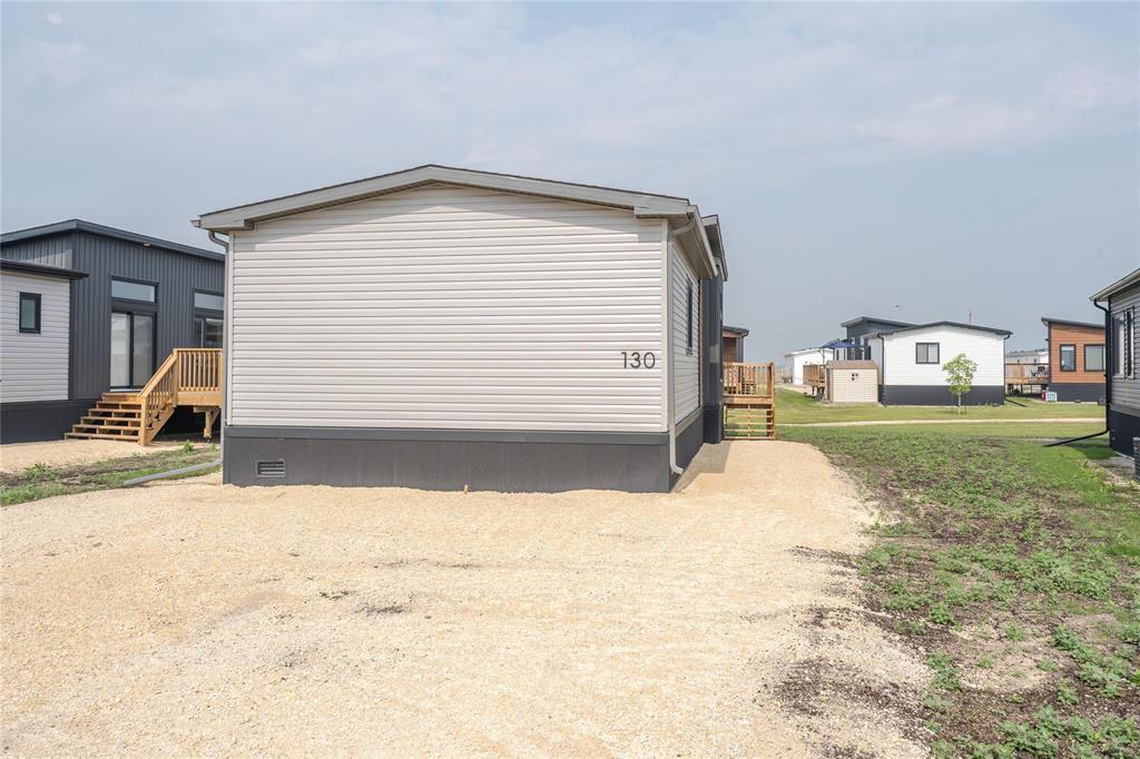 130 Prairie Oak Drive, Mitchell, MB - Outdoor