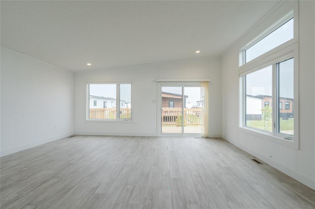 130 Prairie Oak Drive, Mitchell, MB - Indoor Photo Showing Other Room