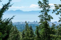 #201-940 Boulderwood Rise Saanich, BC V8Y 3H5