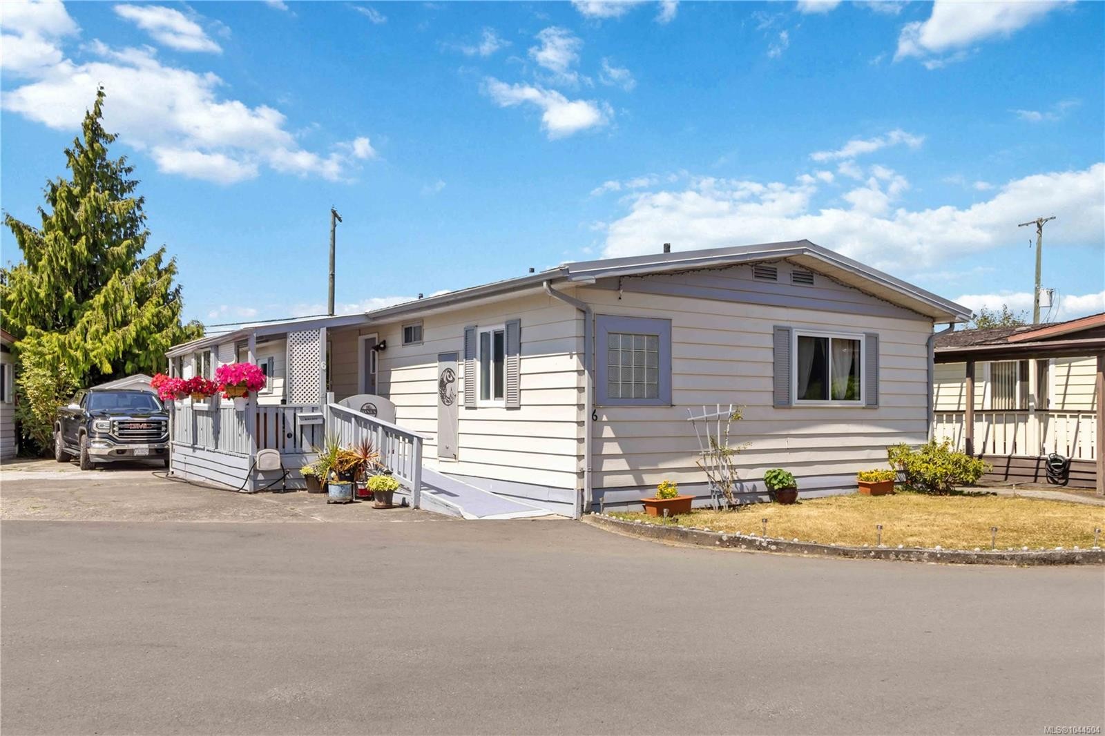 #6-158 Cooper Rd, View Royal, BC