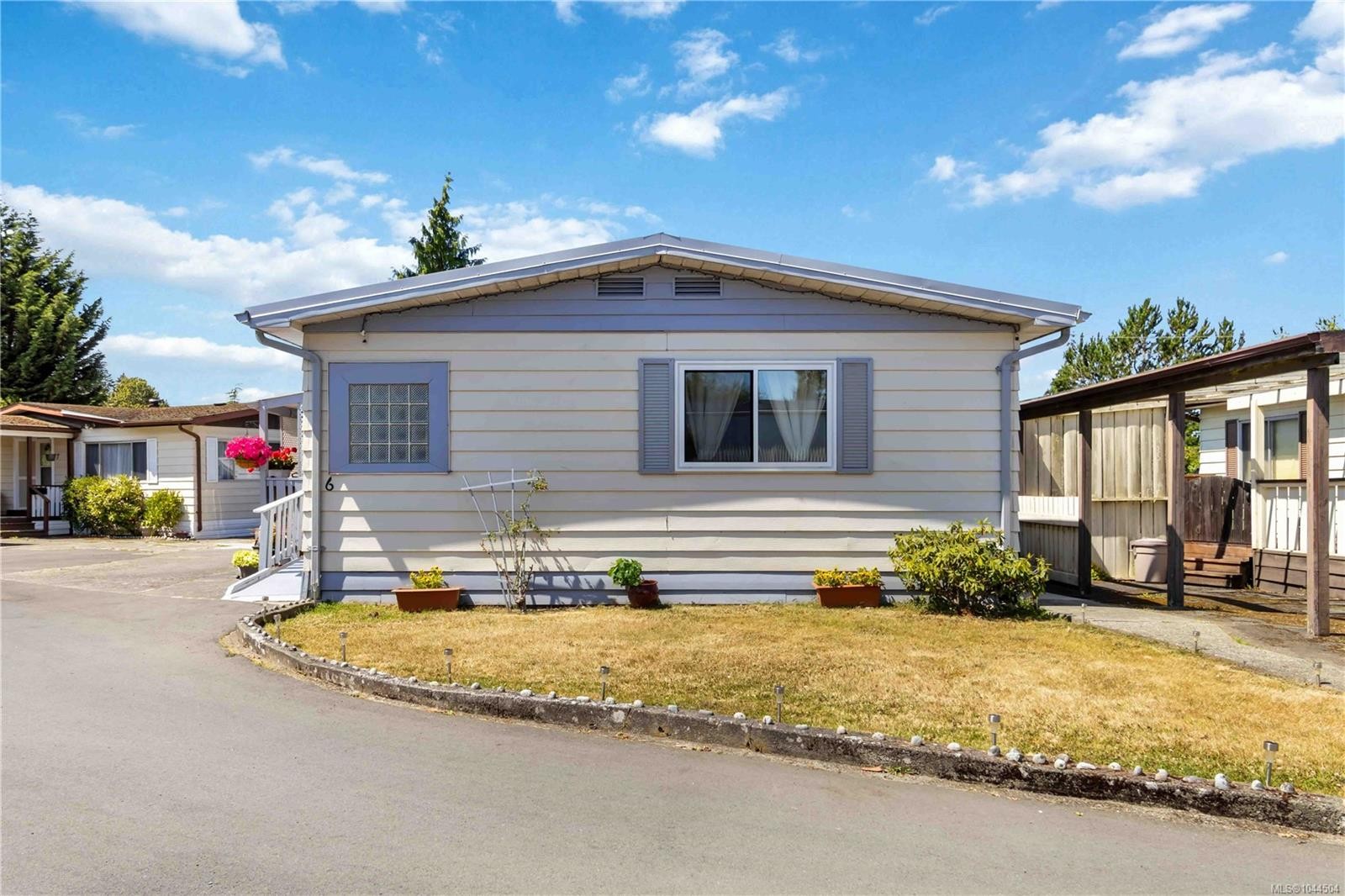 #6-158 Cooper Rd, View Royal, BC