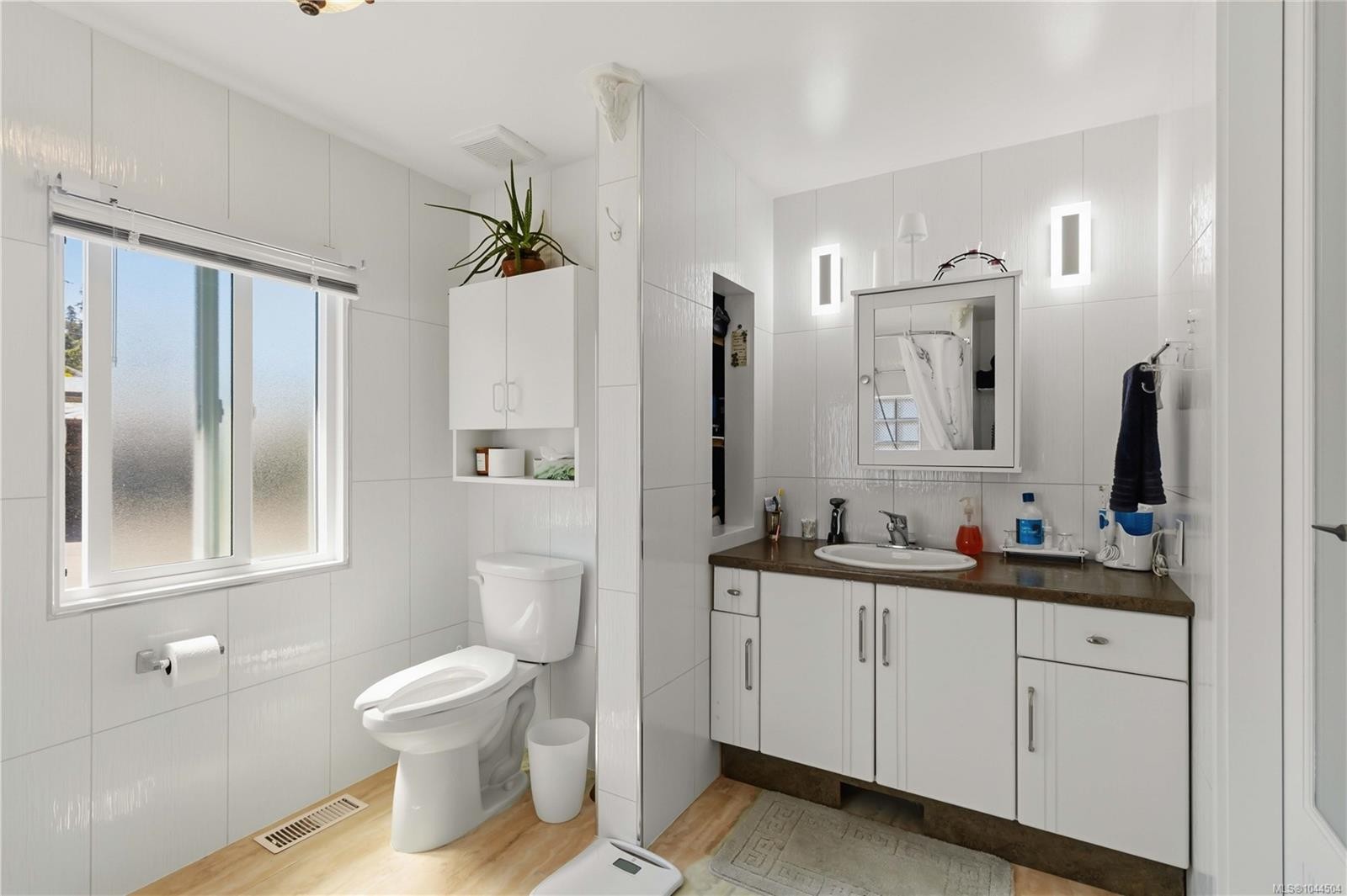 #6-158 Cooper Rd, View Royal, BC