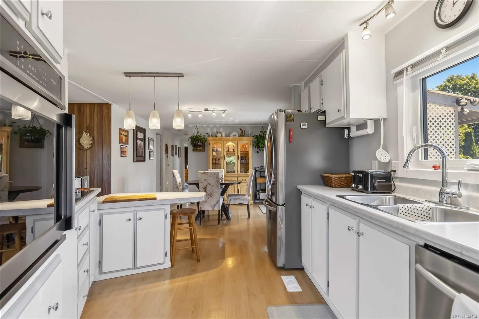 #6-158 Cooper Rd, View Royal, BC