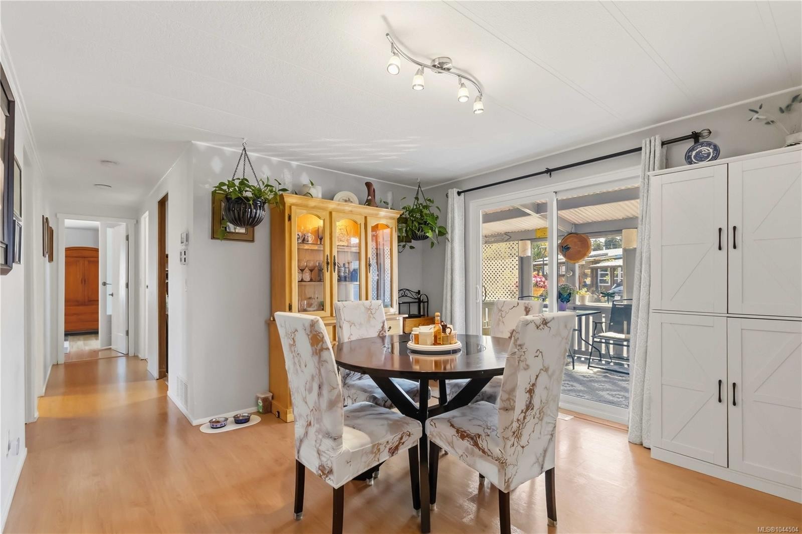 #6-158 Cooper Rd, View Royal, BC