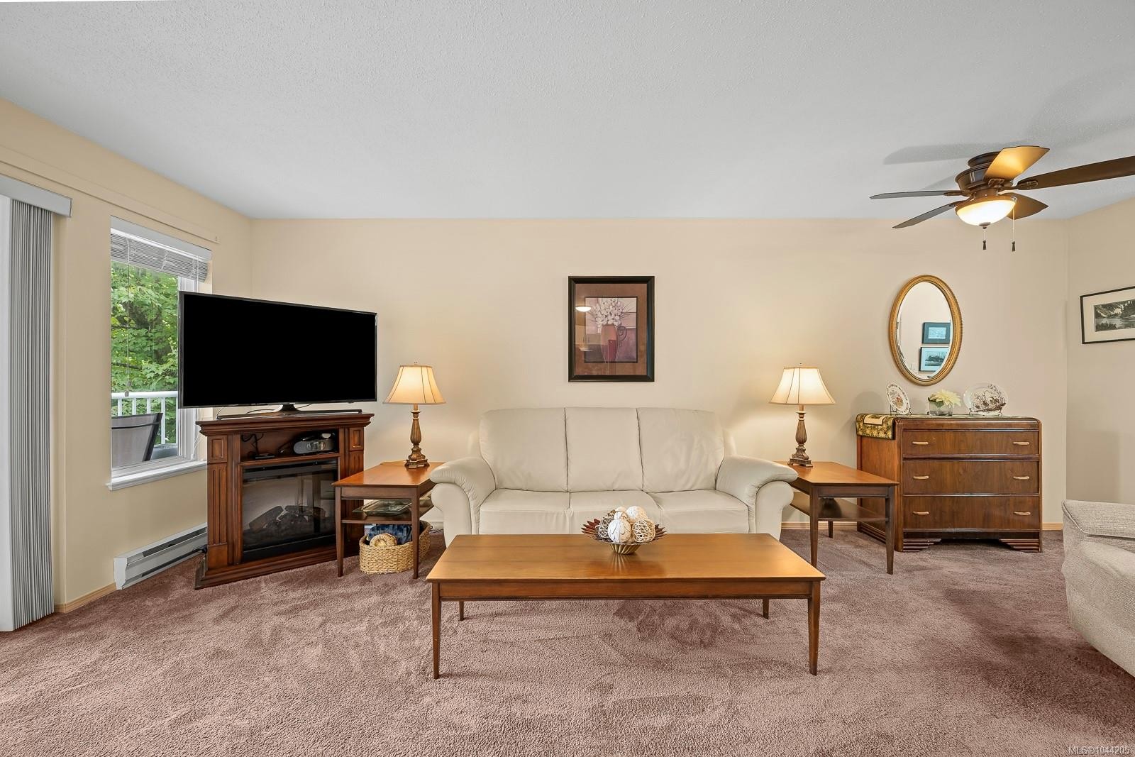 #203B-698 Aspen Rd, Comox, BC - Indoor Photo Showing Living Room