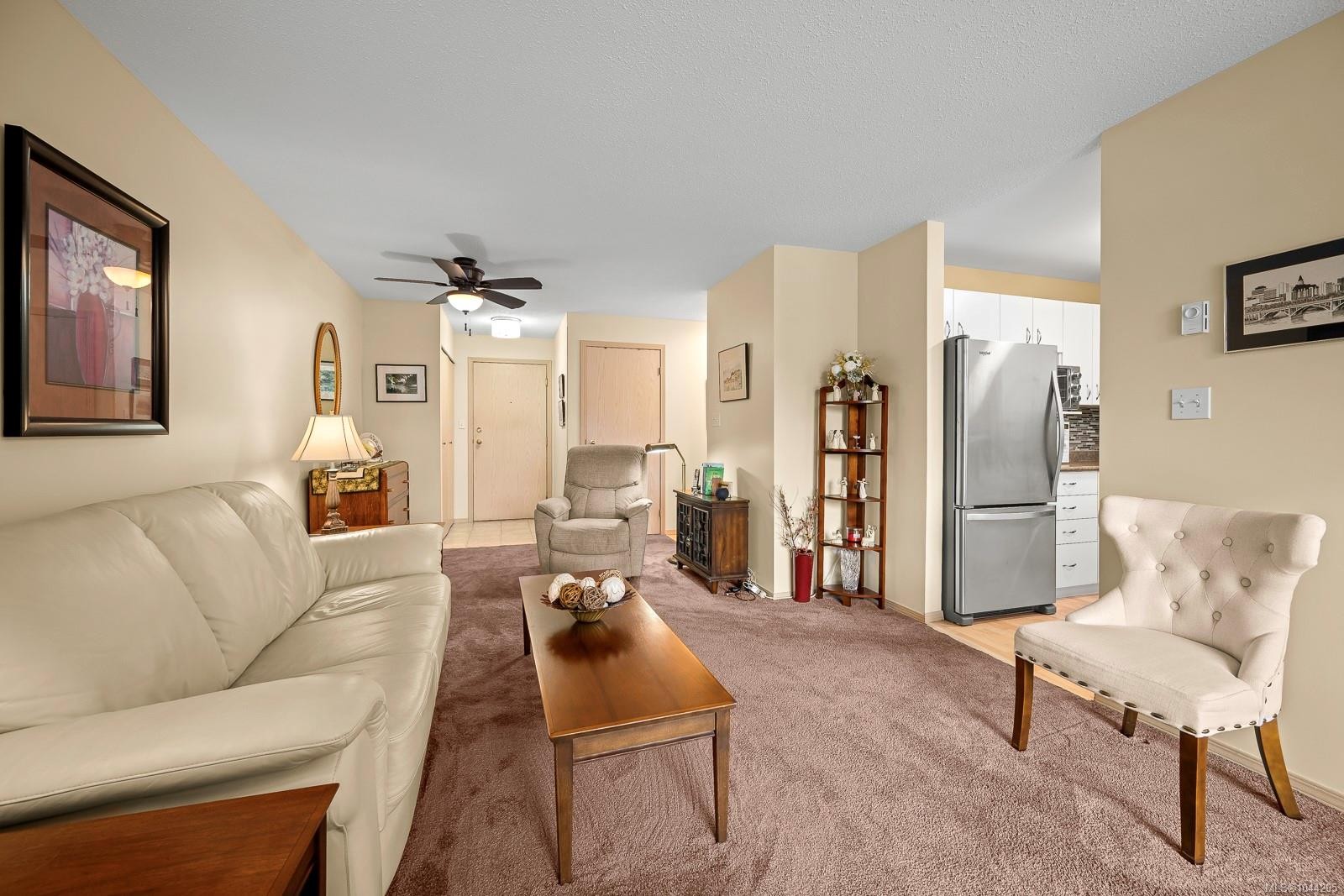 #203B-698 Aspen Rd, Comox, BC - Indoor Photo Showing Living Room