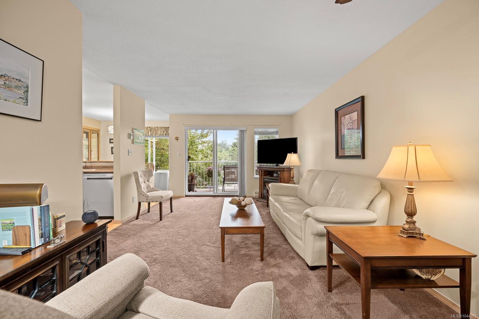 #203B-698 Aspen Rd, Comox, BC - Indoor Photo Showing Living Room