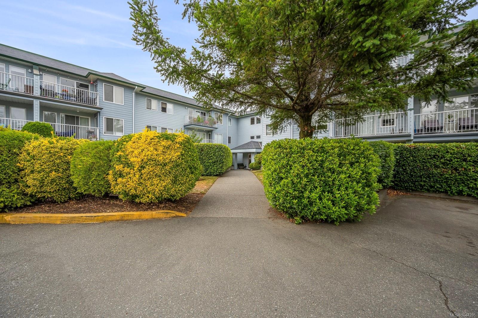 #203B-698 Aspen Rd, Comox, BC - Outdoor