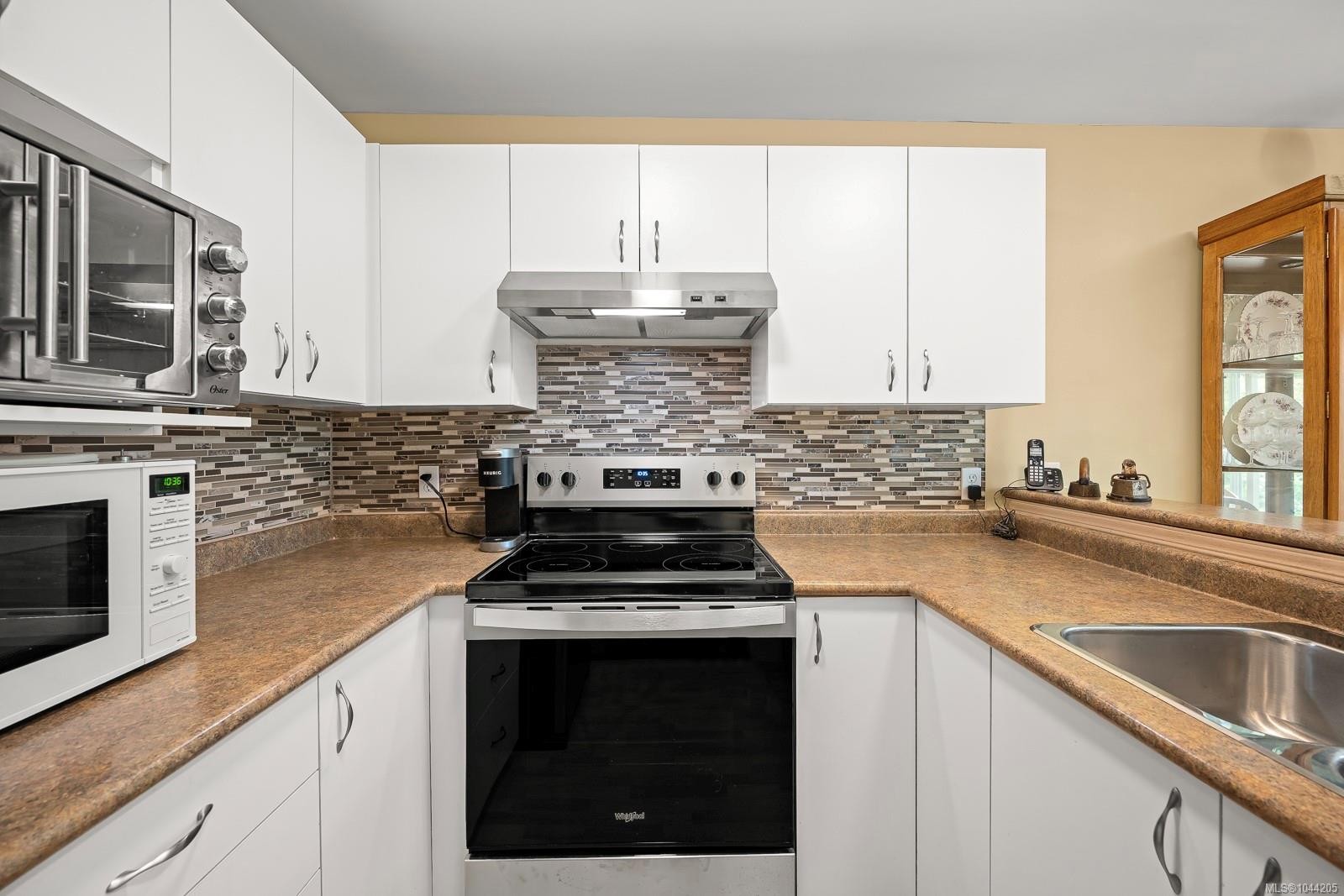 #203B-698 Aspen Rd, Comox, BC - Indoor Photo Showing Kitchen