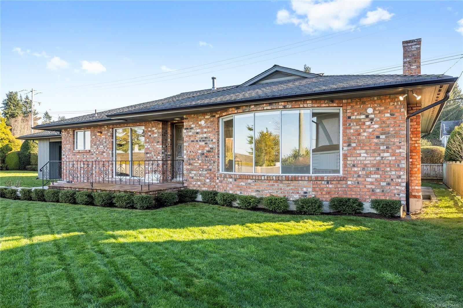 245 Elizabeth Ave, Qualicum Beach, BC