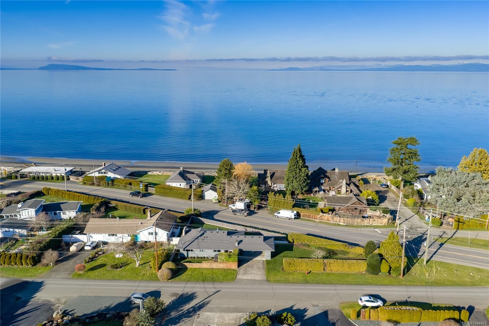 245 Elizabeth Ave, Qualicum Beach, BC