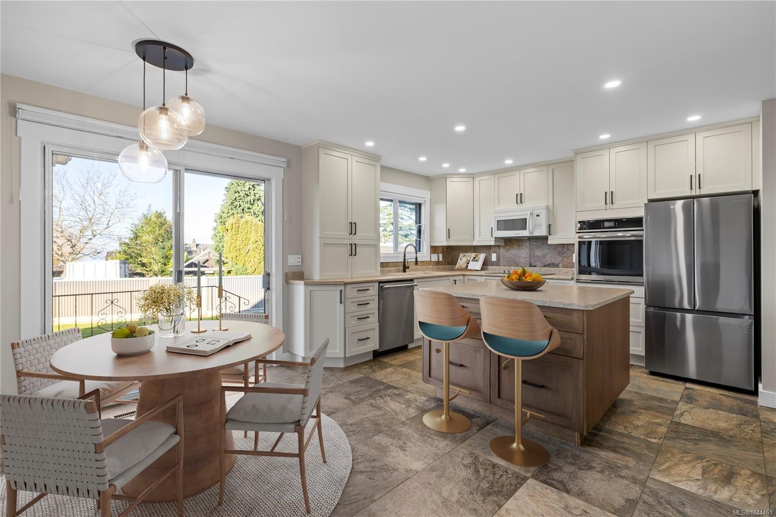 245 Elizabeth Ave, Qualicum Beach, BC
