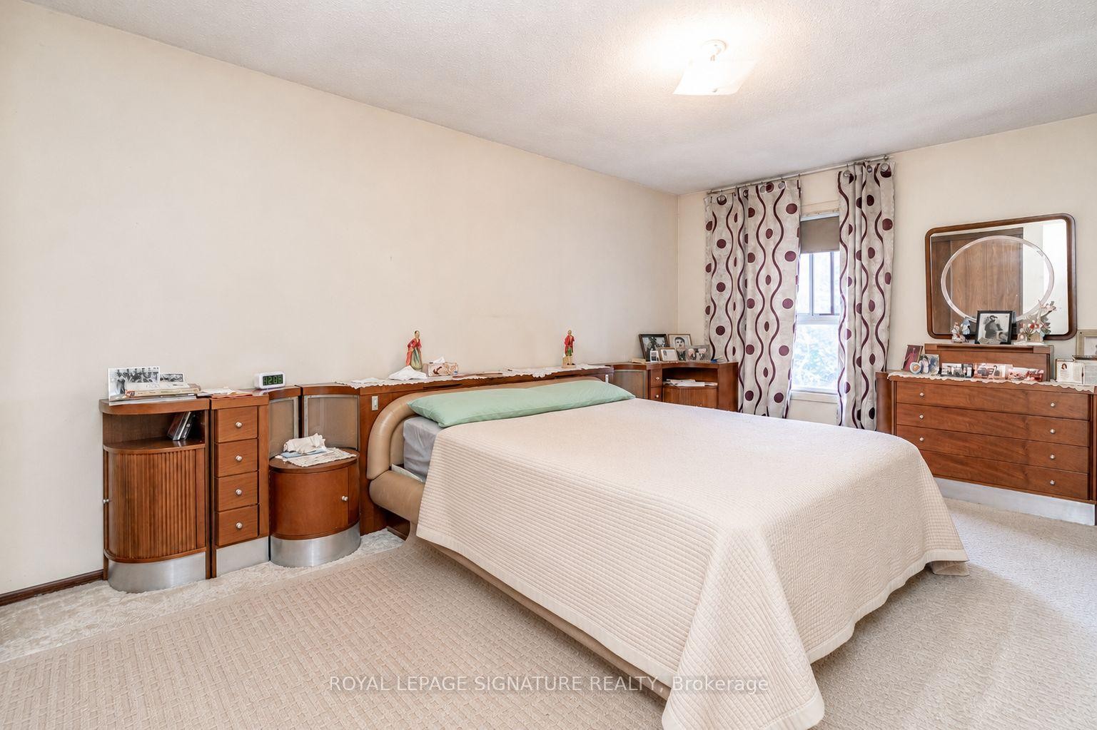 4040 Silverhaze Road, Mississauga, ON - Indoor Photo Showing Bedroom