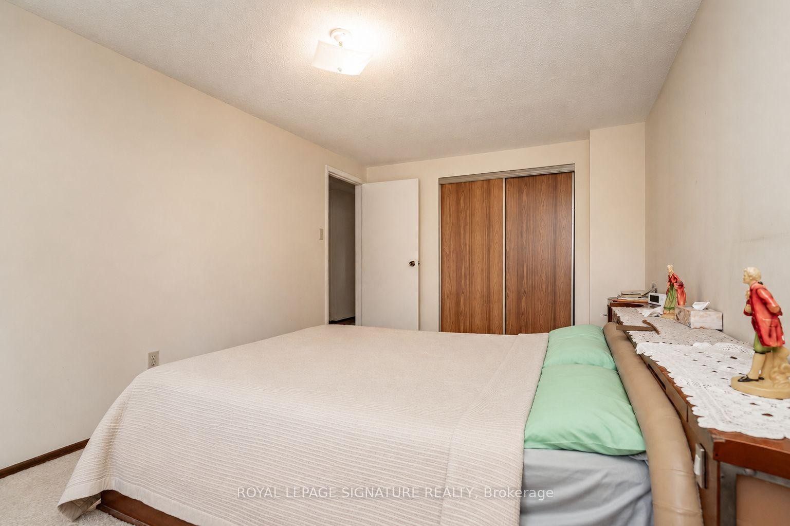 4040 Silverhaze Road, Mississauga, ON - Indoor Photo Showing Bedroom