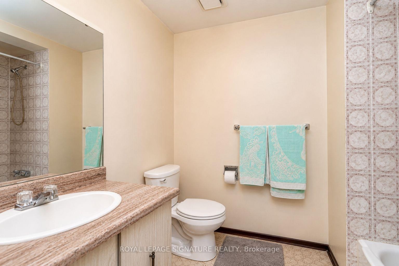 4040 Silverhaze Road, Mississauga, ON - Indoor Photo Showing Bathroom