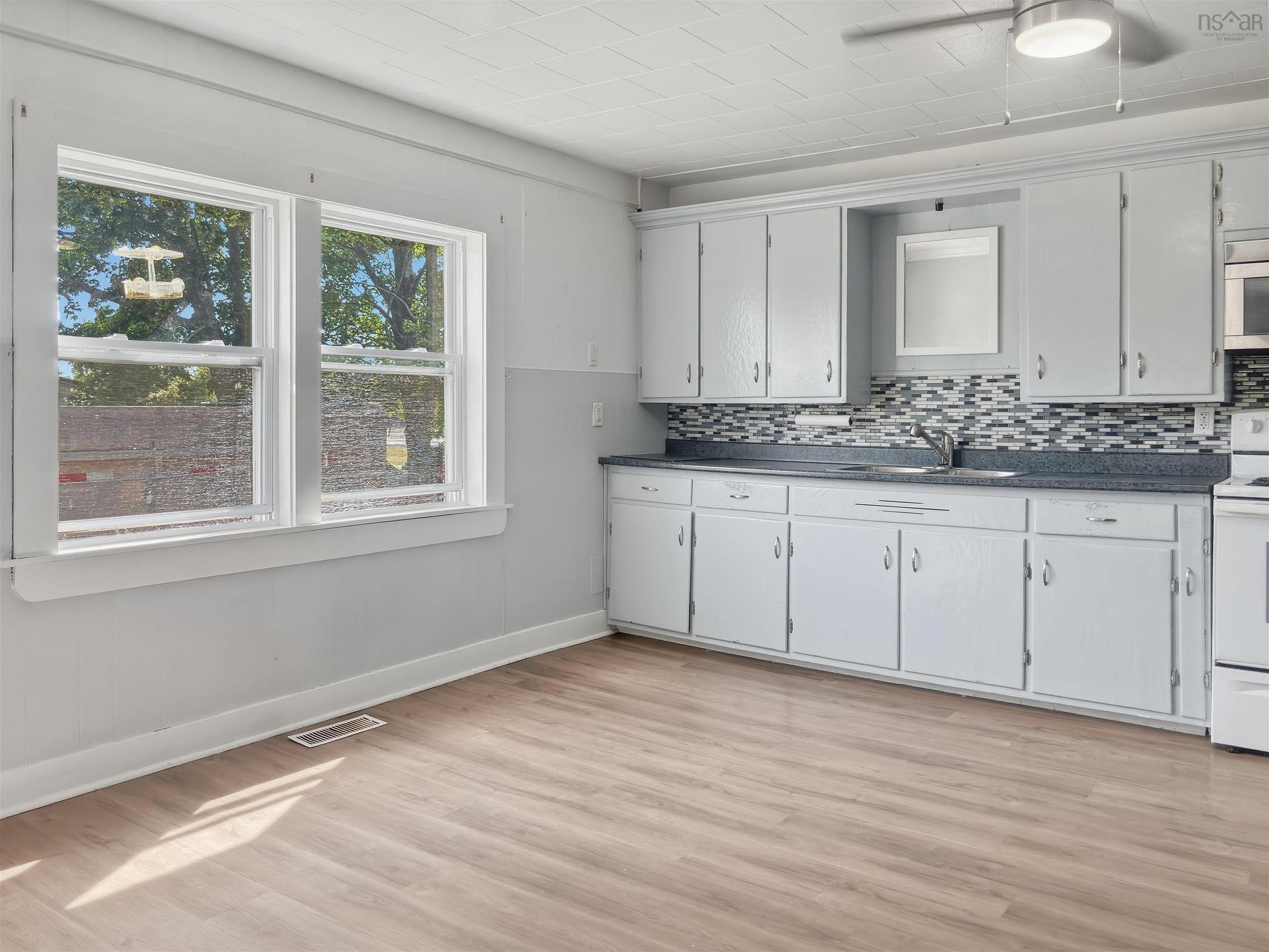 119 Pier Road, Parrsboro, NS - Indoor Photo Showing Kitchen
