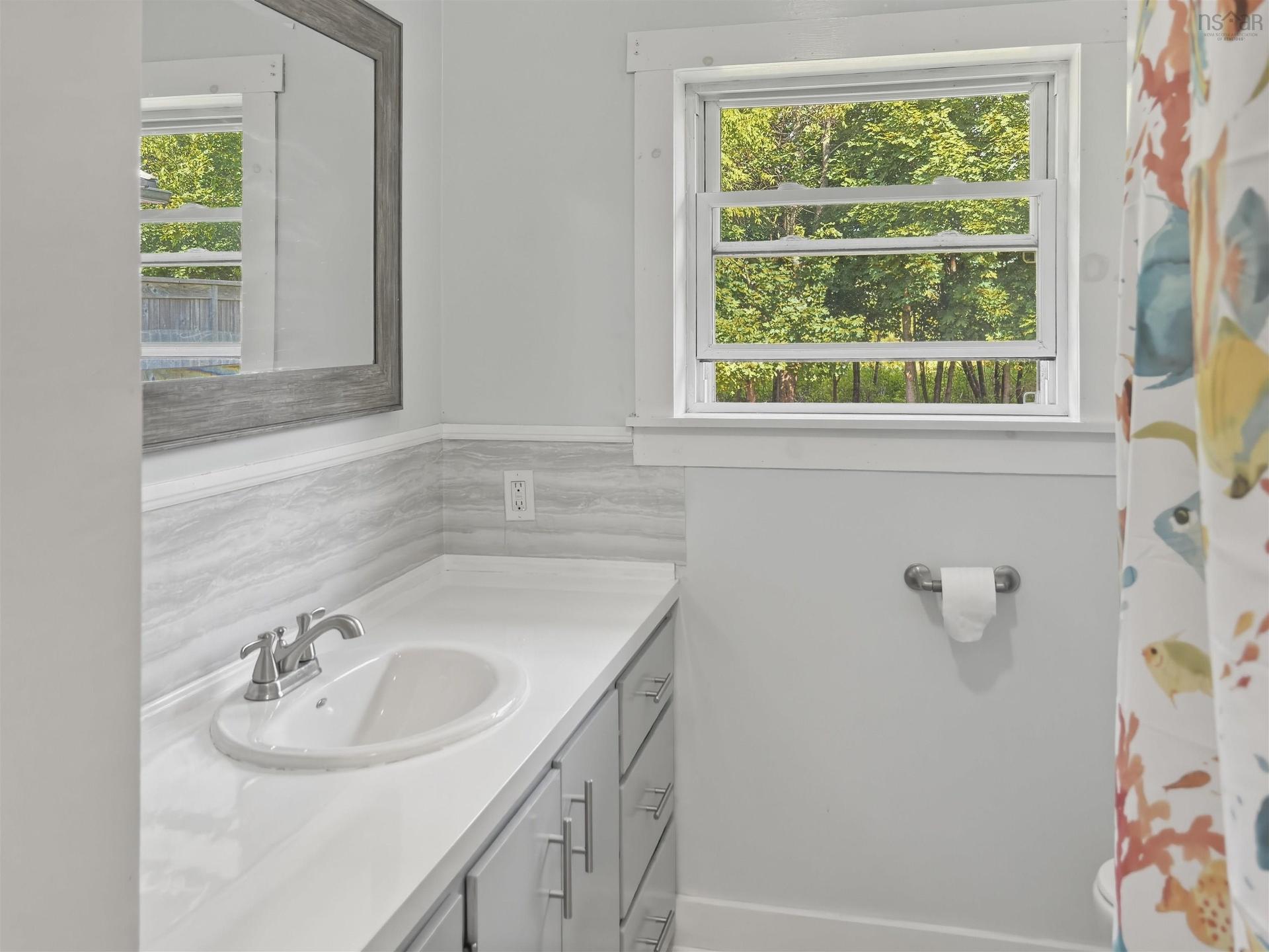 119 Pier Road, Parrsboro, NS - Indoor Photo Showing Bathroom