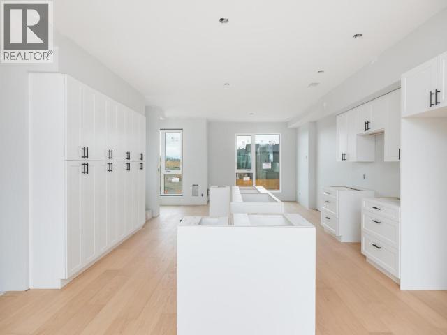 1-244 Witch Hazel Drive, Whitehorse, YT - Indoor Photo Showing Kitchen