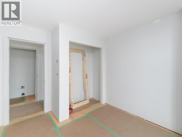 1-244 Witch Hazel Drive, Whitehorse, YT - Indoor Photo Showing Other Room