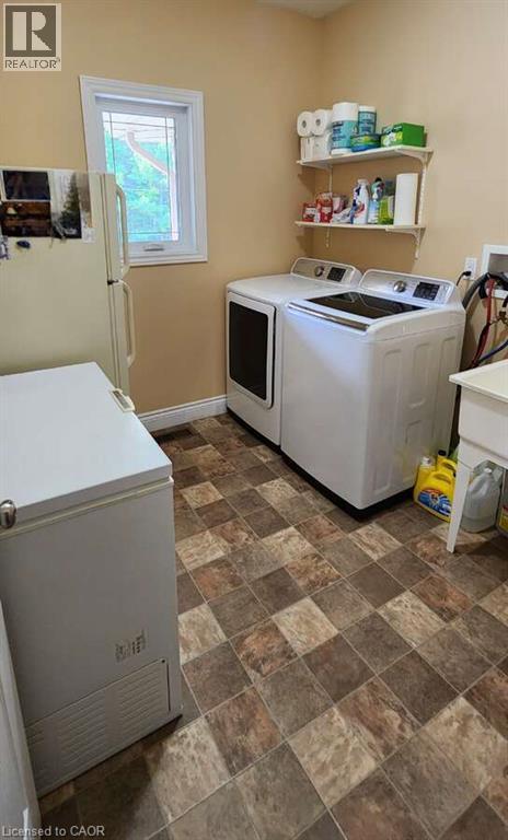 110 Monck Square, Deep River, ON - Indoor Photo Showing Laundry Room