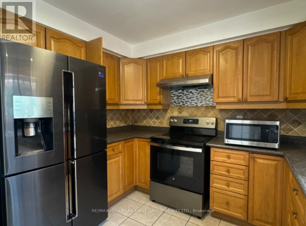 6 Carruthers Crescent, Barrie, ON - Indoor Photo Showing Kitchen