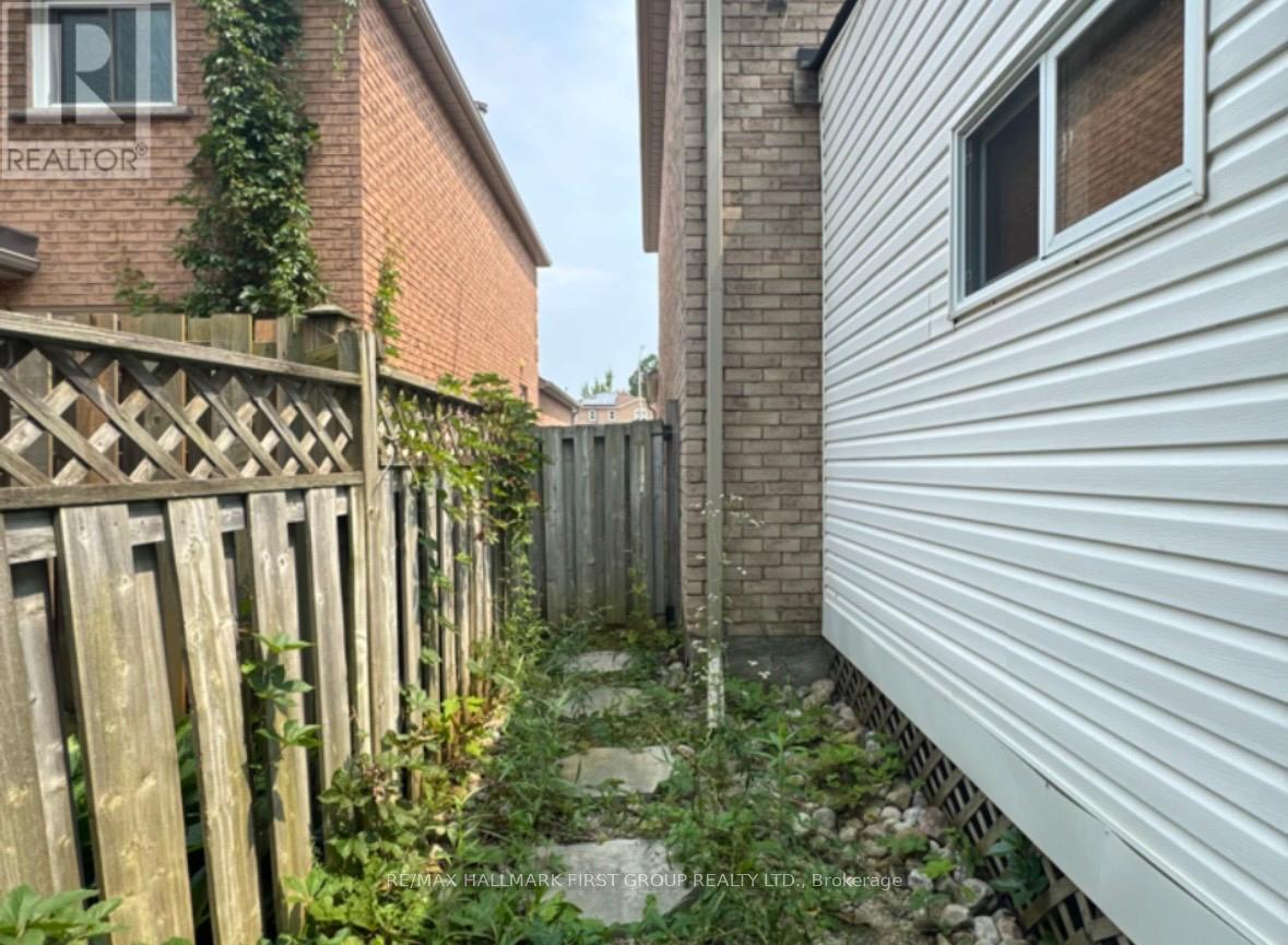 6 Carruthers Crescent, Barrie, ON - Outdoor
