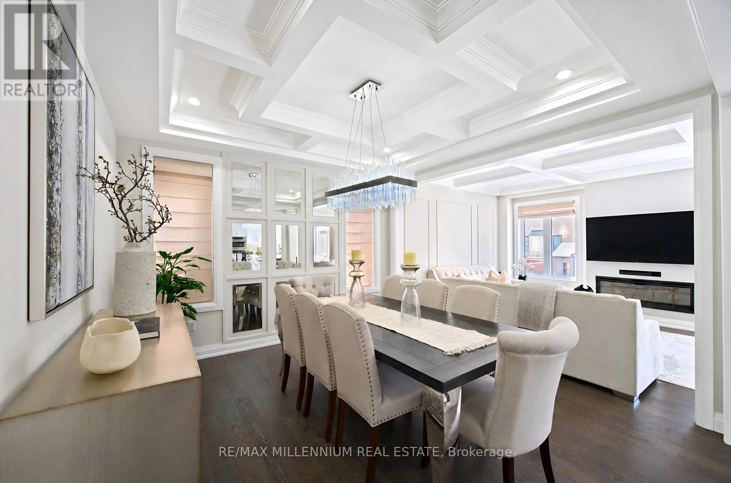 18 Boone Crescent, Vaughan, ON - Indoor Photo Showing Dining Room