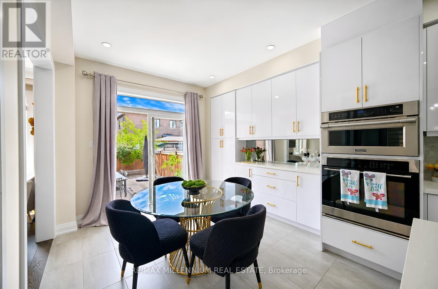18 Boone Crescent, Vaughan, ON - Indoor Photo Showing Dining Room